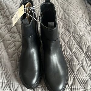 A new day Black Laura Gore Chealsea Boots - never worn